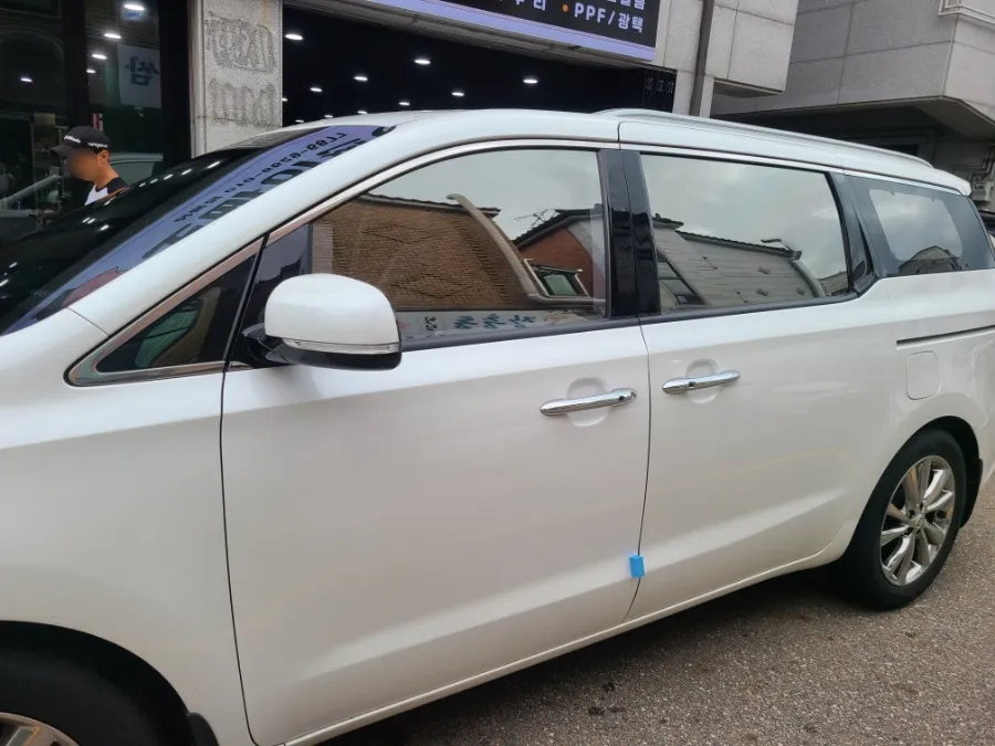 Kia Carnivalのカーフィルム施工事例|費用目安・仕上がり 施工写真 2-2
