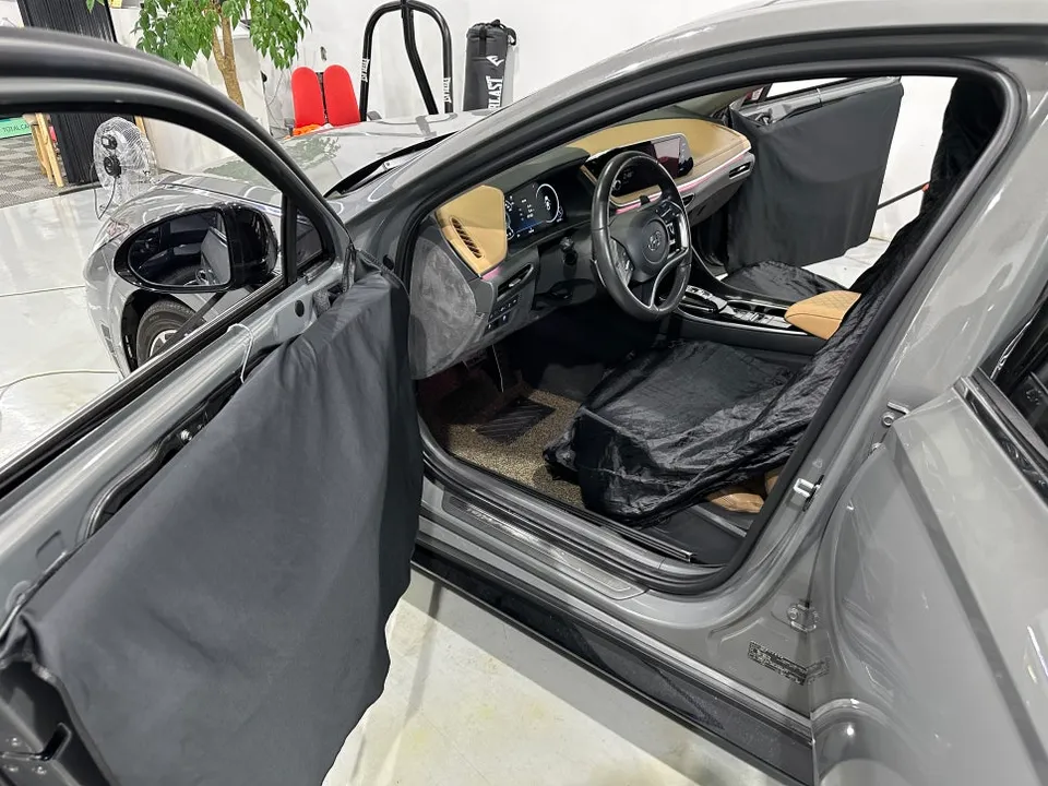Hyundai Sonata DN8のカーフィルム施工事例 施工写真 4-2