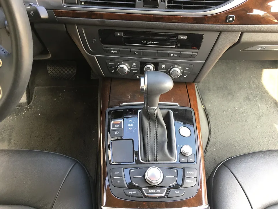 Audi A6 C7のカーラッピング事例 施工写真 3-1