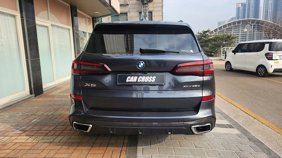 BMW X5のカーラッピング事例｜クロームパーツのブラックアウト 施工写真 2-1