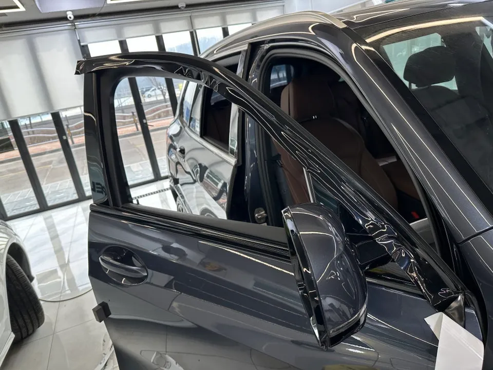 BMW X5のカーラッピング事例｜クロームパーツのブラックアウト 施工写真 2-2