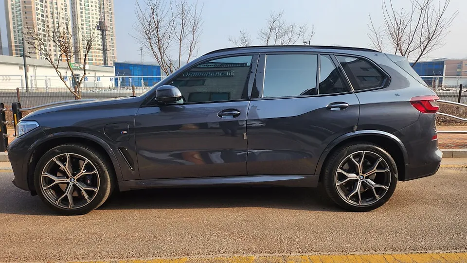 BMW X5のカーラッピング事例｜クロームパーツのブラックアウト 施工写真 2-3