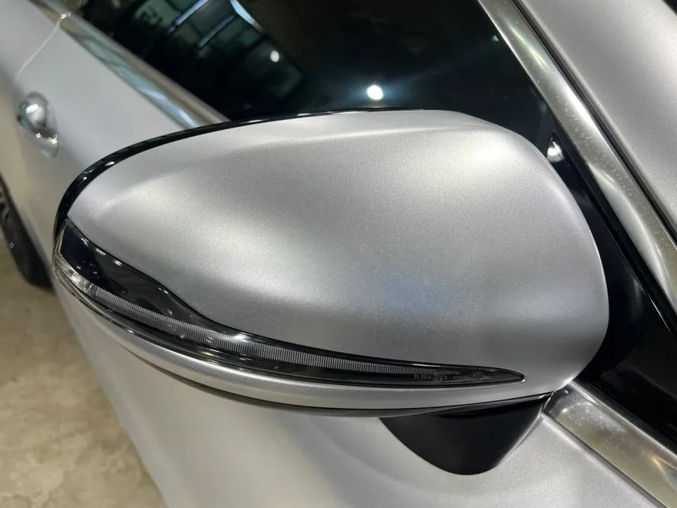 Mercedes-Benz Eクラスクーペのカーラッピング事例|サテンシルバー 施工写真 2-3