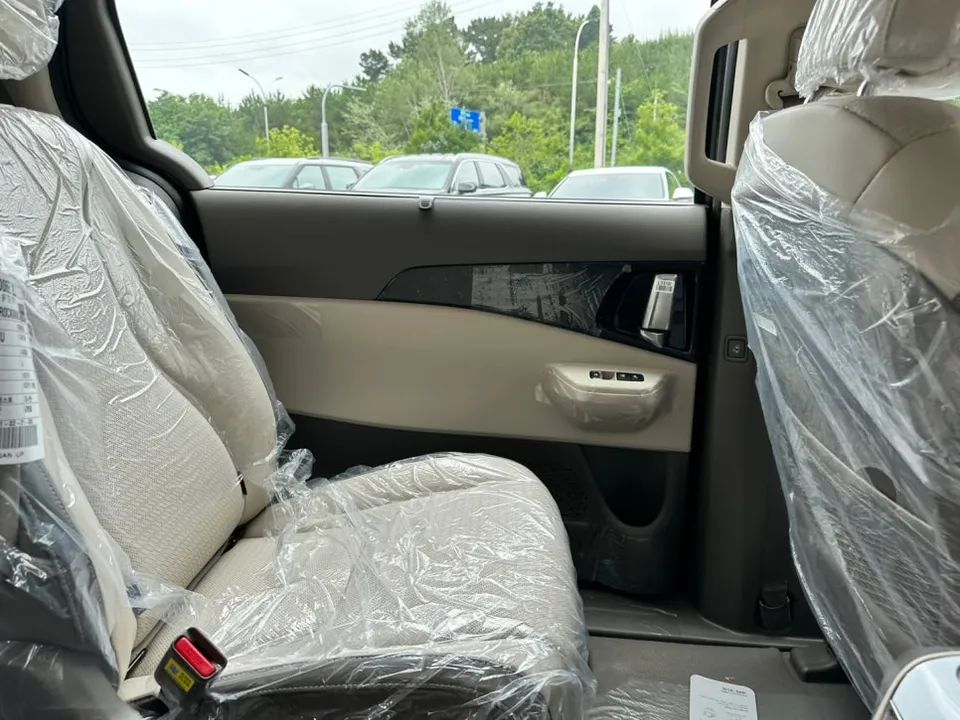 Kia Carnival KA4 new car package - Kia Carnival KA4 New Car Package Review — Full Upgrade photo 4
