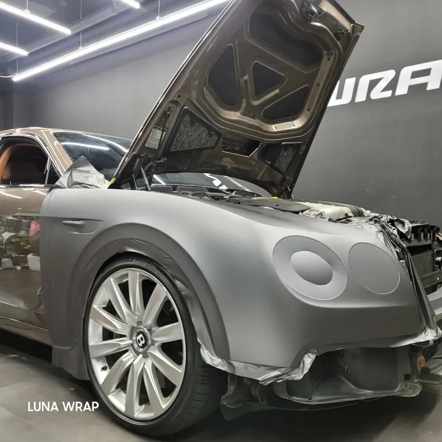 Bentley Flying Spurのカーラッピング事例|費用目安・仕上がり 施工写真 2-3