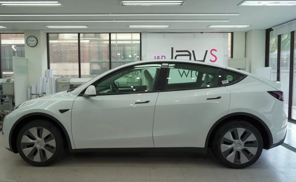 Tesla Model Yのカーラッピング事例｜費用目安・仕上がり 施工写真 1-1
