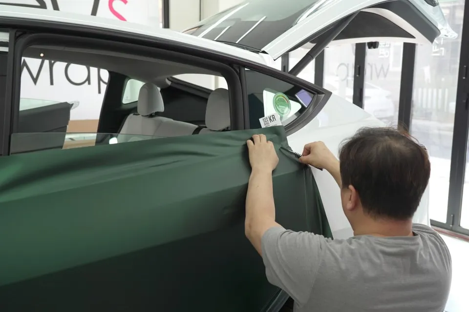 Tesla Model Yのカーラッピング事例｜費用目安・仕上がり 施工写真 2-1