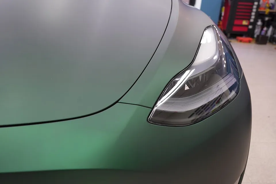 Tesla Model Yのカーラッピング事例｜費用目安・仕上がり 施工写真 1-2