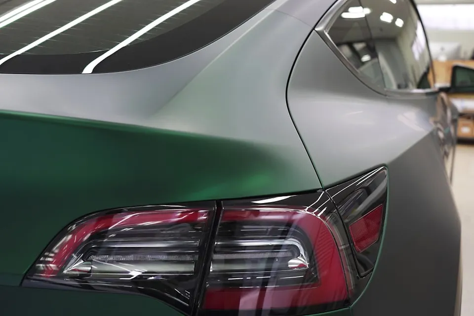 Tesla Model Yのカーラッピング事例｜費用目安・仕上がり 施工写真 2-2