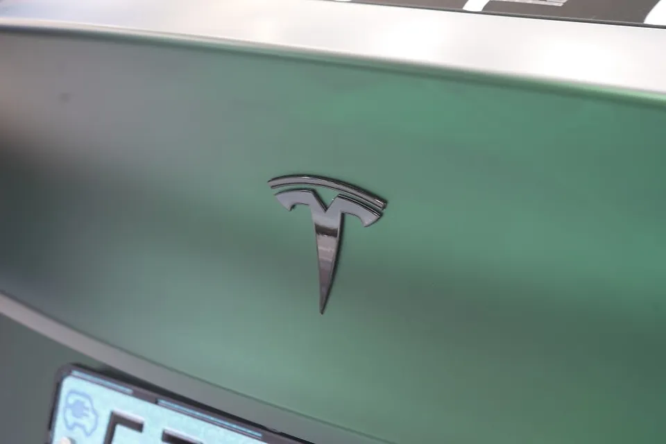 Tesla Model Yのカーラッピング事例｜費用目安・仕上がり 施工写真 3-2