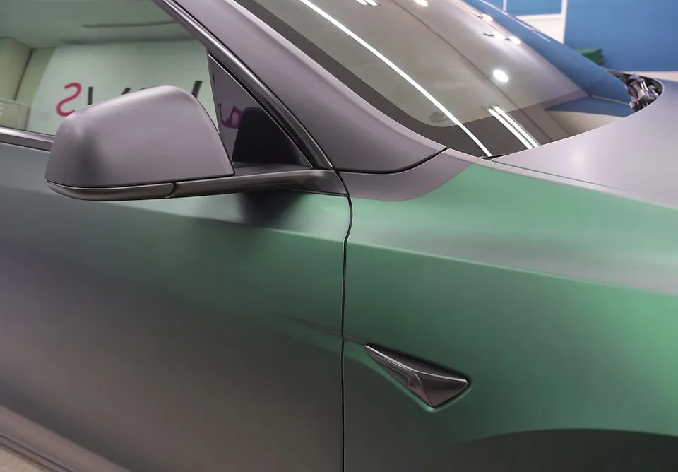 Tesla Model Yのカーラッピング事例｜費用目安・仕上がり 施工写真 2-3