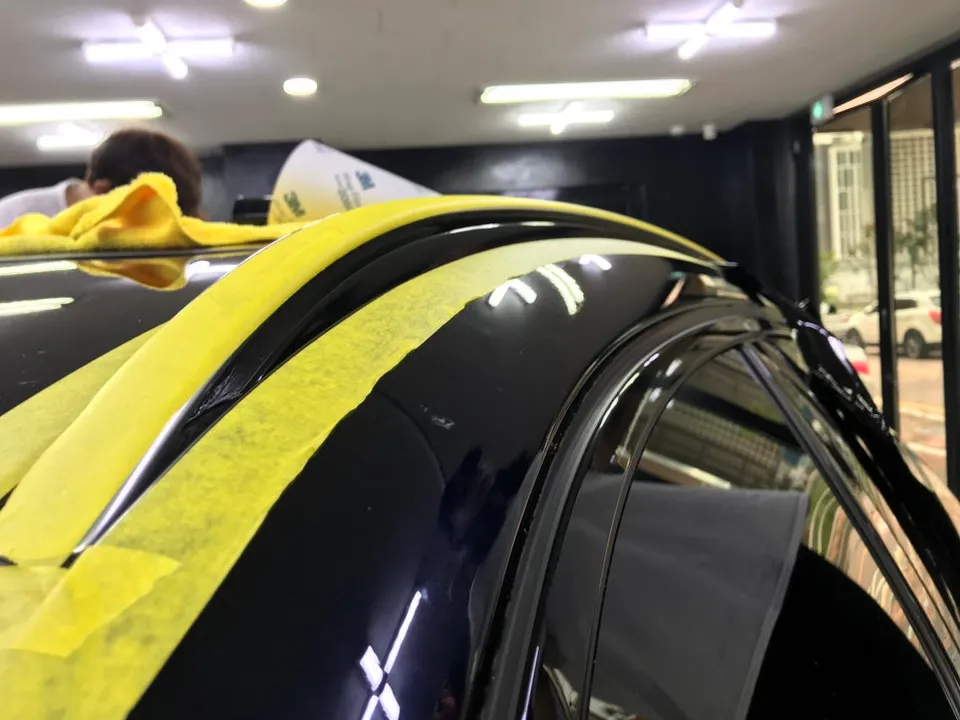 BMW X6 F16のカーラッピング事例:クロームパーツのブラックアウト 施工写真 1-3