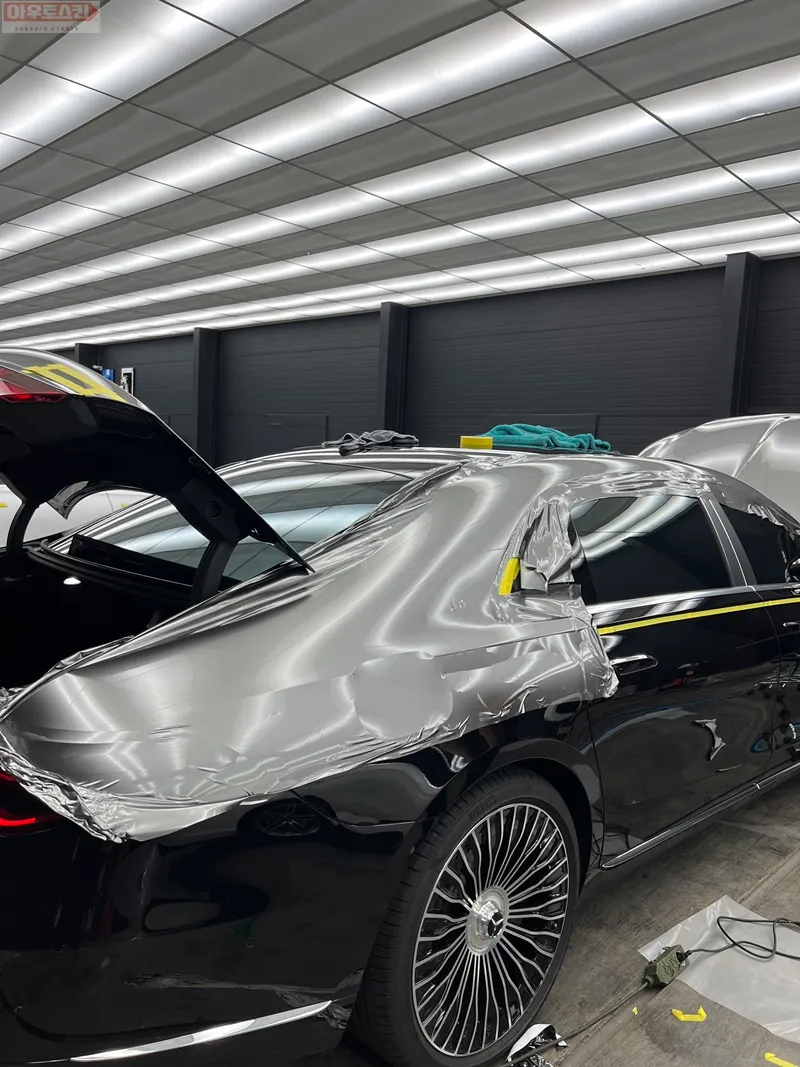 Mercedes-Benz S-Class Maybach vinyl wrap - Mercedes-Benz S680 Maybach Vinyl Wrap Review: Duotone Perfection photo 3