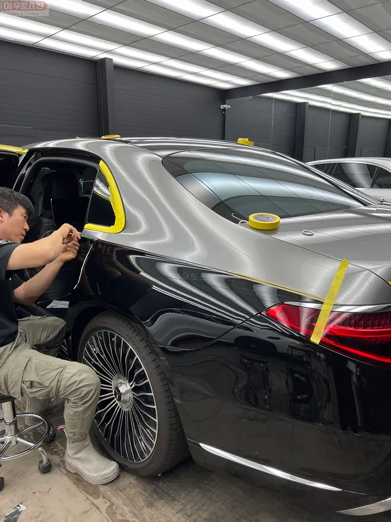 Mercedes-Benz S-Class Maybach vinyl wrap - Mercedes-Benz S680 Maybach Vinyl Wrap Review: Duotone Perfection photo 4