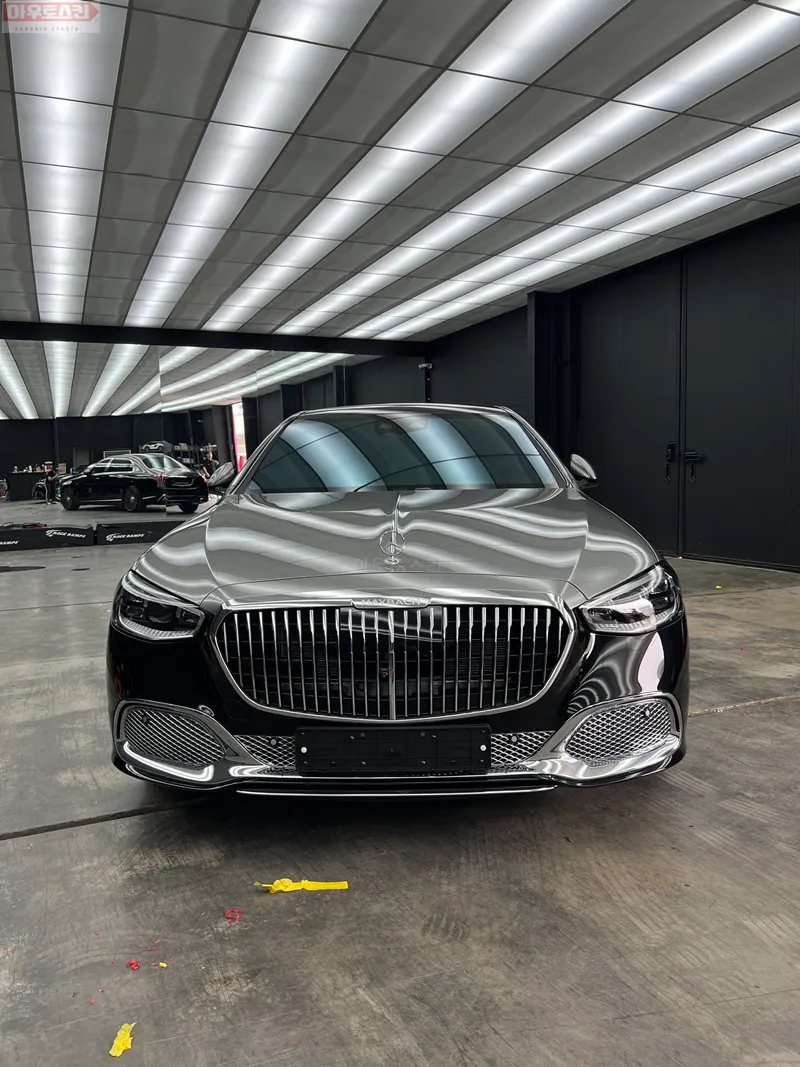 Mercedes-Benz S-Class Maybach vinyl wrap - Mercedes-Benz S680 Maybach Vinyl Wrap Review: Duotone Perfection photo 5