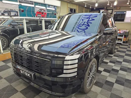 Hyundai Palisadeのカーラッピング事例｜クロームブラック化 写真