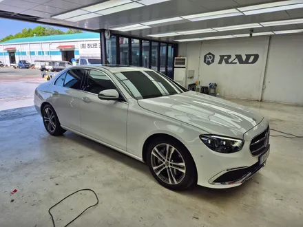 Mercedes-Benz Eクラスのカーフィルム施工事例｜費用目安・仕上がり 写真