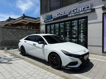 Hyundai Elantra CN7のカーフィルム施工事例｜費用目安・仕上がり 写真