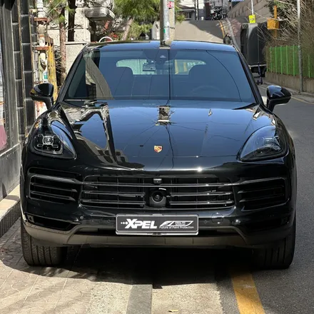 Porsche CayenneのPPF施工事例｜ブラックパールの輝きを守る 写真