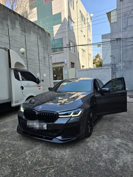 BMW 5 Series G30 ドラレコ取付事例｜韓国での施工参考 写真