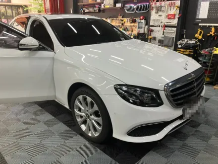 Mercedes-Benz E-Class W213のドラレコ取付事例｜費用目安・仕上がり 写真