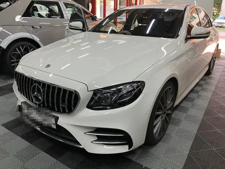 Mercedes-Benz E-Class W213 ドラレコ取付事例｜費用目安・仕上がり 写真