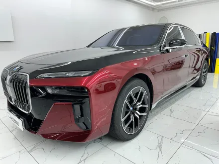 BMW 7 Seriesのカーラッピング事例｜費用目安・仕上がり 写真