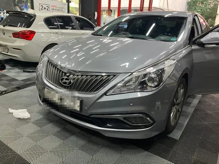 Hyundai Azeraのドラレコ取付事例｜費用目安・仕上がり 写真