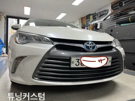 トヨタ カムリのドラレコ取付事例｜費用目安・仕上がり 写真