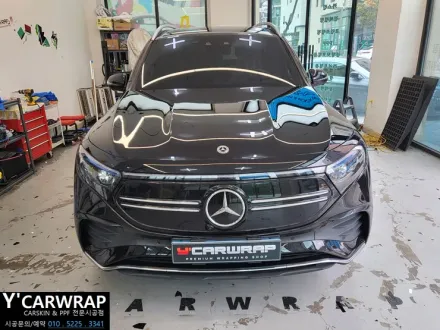 Mercedes-Benz EQBのカーラッピング事例｜高光沢グレーの仕上がり 写真