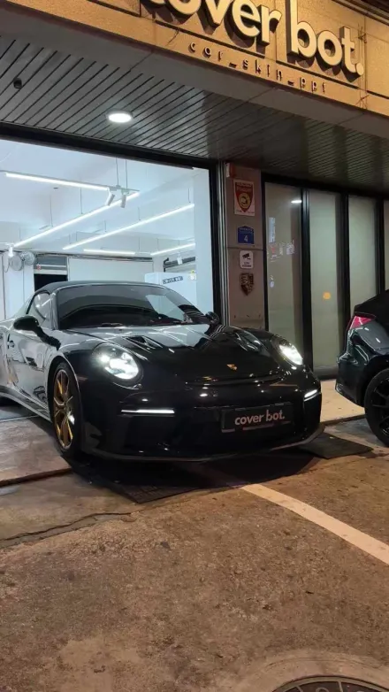 ポルシェ 911 Targaのカーラッピング事例｜高光沢フィルム 写真