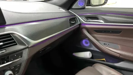 BMW 5 Series G30の室内ラッピング事例｜費用目安・デザイン 写真