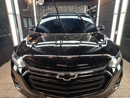 Chevrolet Traverseのガラスコーティング事例｜費用目安と仕上がり 写真