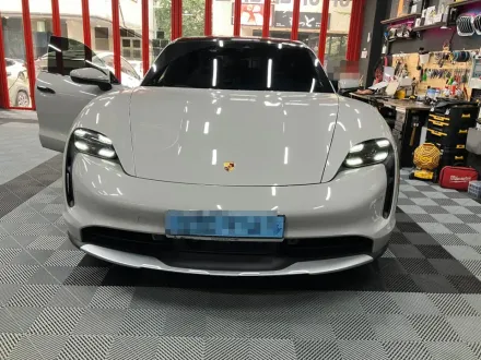 Porsche Taycanのドラレコ取付事例｜費用目安・仕上がり 写真