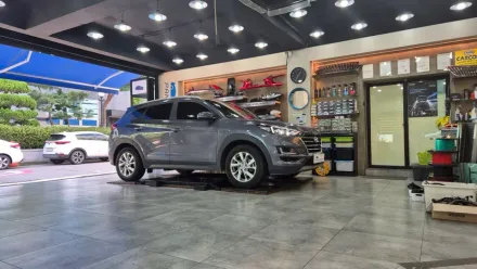 Hyundai Tucson TLのカーラッピング事例｜費用目安・仕上がり 写真