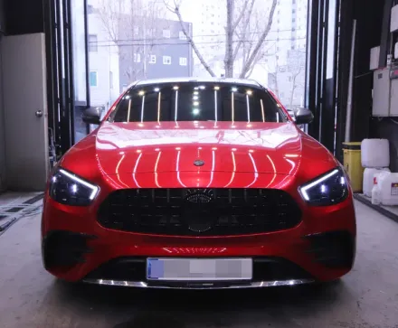 Mercedes-Benz Eクラス W213のカーラッピング事例｜費用目安・仕上がり 写真