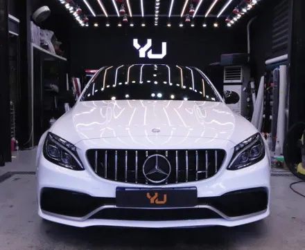 Mercedes-Benz Cクラスのガラスコーティング事例｜韓国での施工 写真