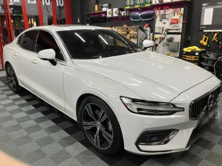 Volvo S60のドラレコ取付事例｜費用目安・仕上がり 写真