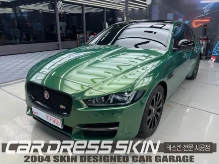 Jaguar XEのカーラッピング事例｜デザインポイントと費用目安 写真