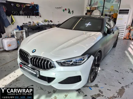 BMW 8 Seriesのカーラッピング事例｜サテンブラックで高級感UP 写真
