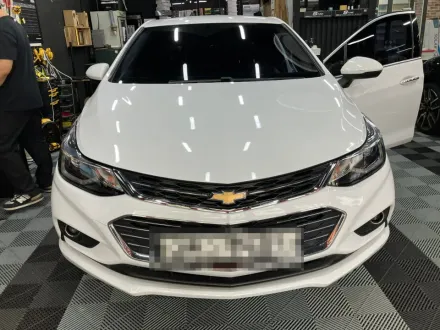 Chevrolet Cruzeのドラレコ取付事例｜費用目安・仕上がり 写真