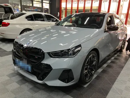 BMW i5のドラレコ取付事例｜費用目安と仕上がり 写真