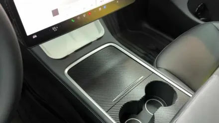 Tesla Model Yのカーラッピング事例：無光カーボン調の高級感 写真