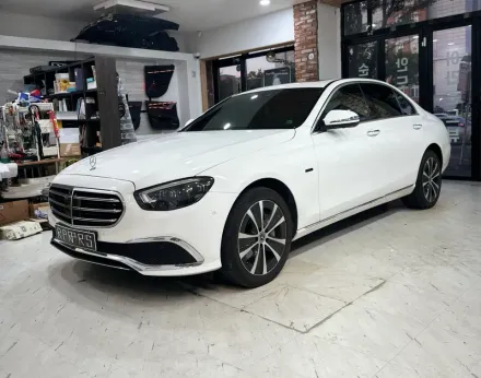 Mercedes-Benz E-Class W213のカーラッピング事例｜費用目安・仕上がり 写真