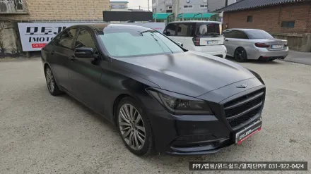 Genesis G80のカーラッピング事例｜サテンブラックの高級感 写真