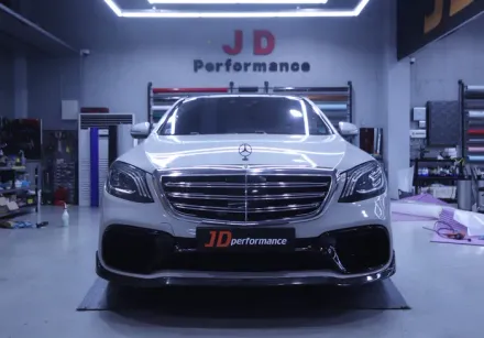 メルセデス・ベンツ Sクラス W222のカーラッピング事例 写真