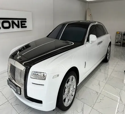 Rolls-Royce Ghostのカーラッピング事例｜費用目安・仕上がり 写真