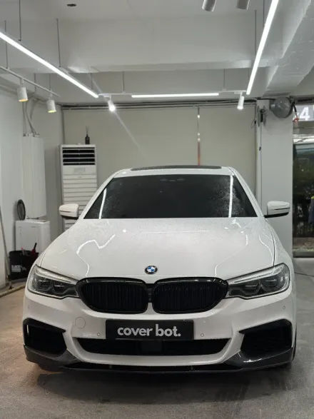 BMW 5 Seriesのカーラッピング事例｜費用目安・仕上がり 写真
