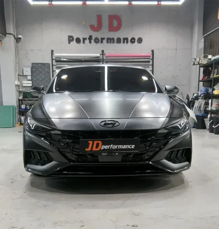 Hyundai Elantraのカーラッピング事例｜サテンブラックの仕上がり 写真