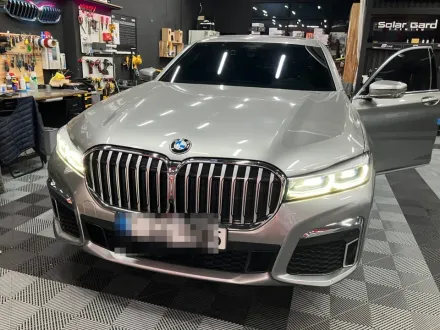 BMW 7 Seriesのドラレコ取付事例｜費用目安・仕上がり 写真